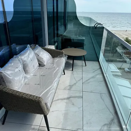 White Titanic Premium Mamaia Nord