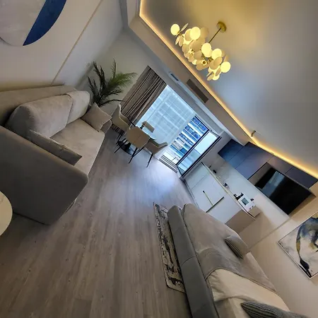 White Titanic Premium Apartment *
