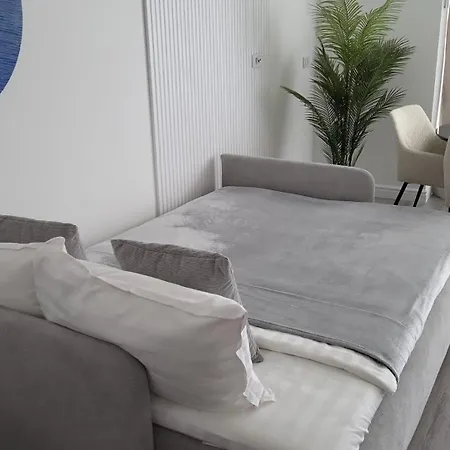 White Titanic Premium Mamaia Nord