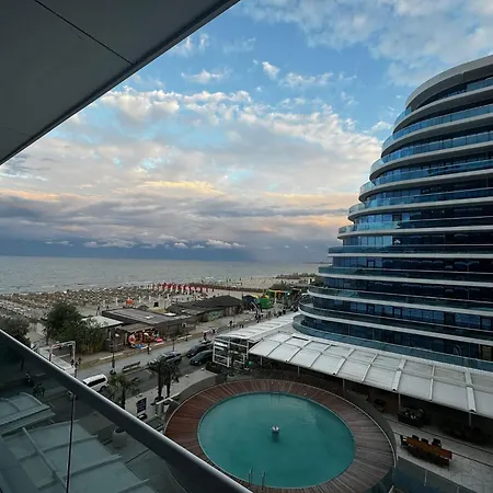 White Titanic Premium Mamaia Nord