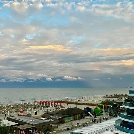 아파트 White Titanic Premium Mamaia Nord *