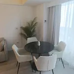 White Titanic Premium Mamaia Nord Apartment *