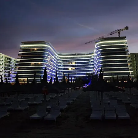 Apartment White Titanic Premium Mamaia Nord Navodari