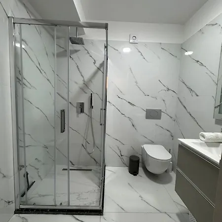 White Titanic Premium Mamaia Nord Navodari