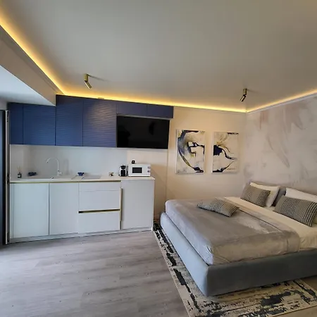 White Titanic Premium Mamaia Nord * Năvodari