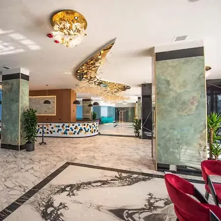 White Titanic Premium Mamaia Nord Apartment Navodari