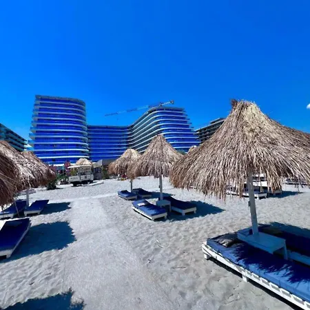 White Titanic Premium Mamaia Nord